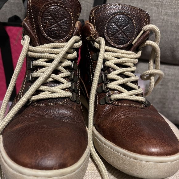 Boots - Picture 4 of 10